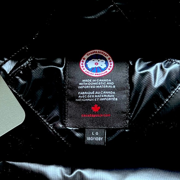 Selling a brand new Canada goose vest NEVER WORN got it as a gift too small - Picture 1 of 4
